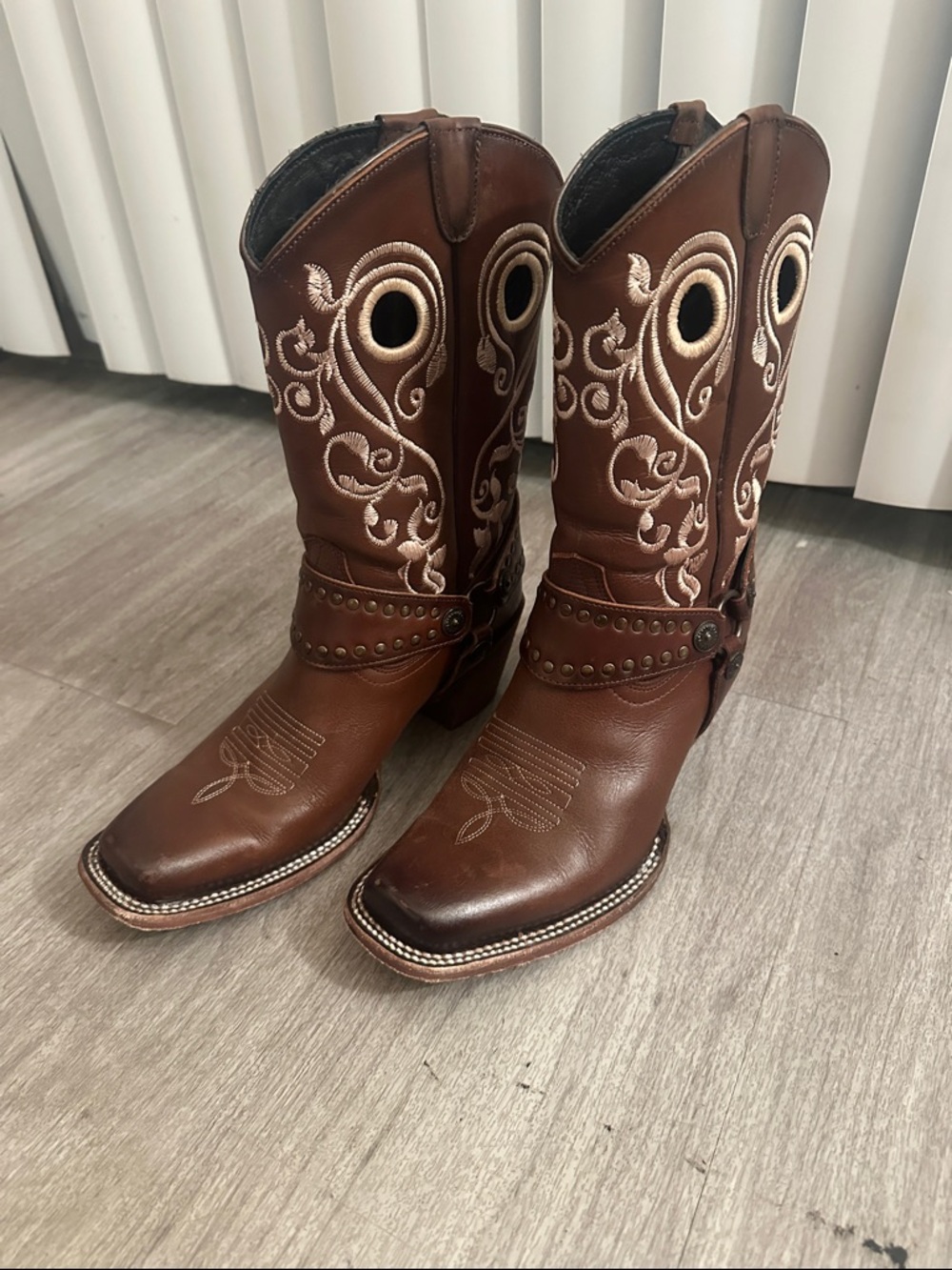 Cowgirl boots with wooden sole